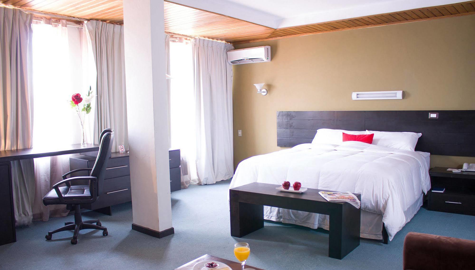Hotel Ramada Inn San Salvador Buitenkant foto