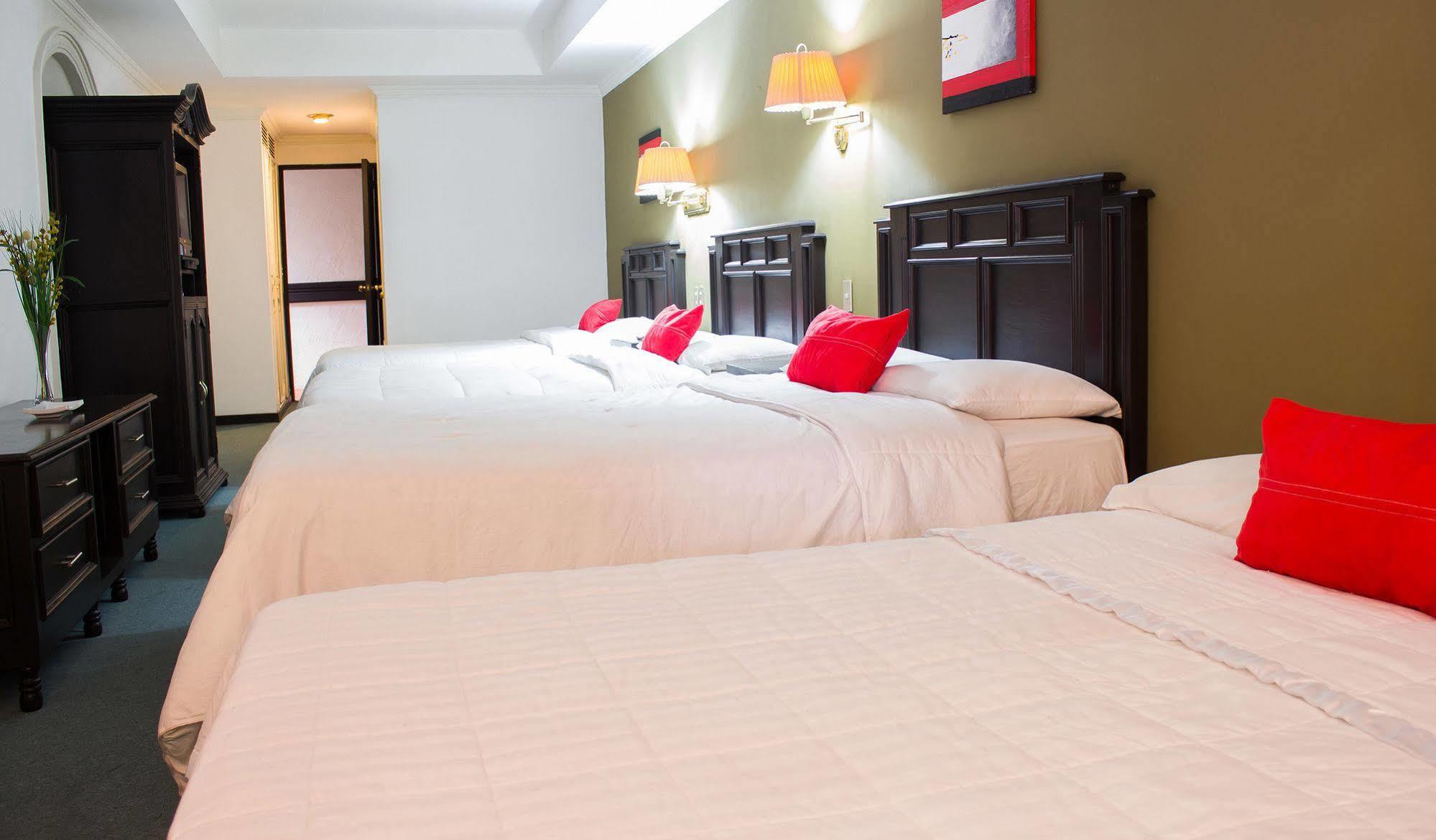 Hotel Ramada Inn San Salvador Buitenkant foto
