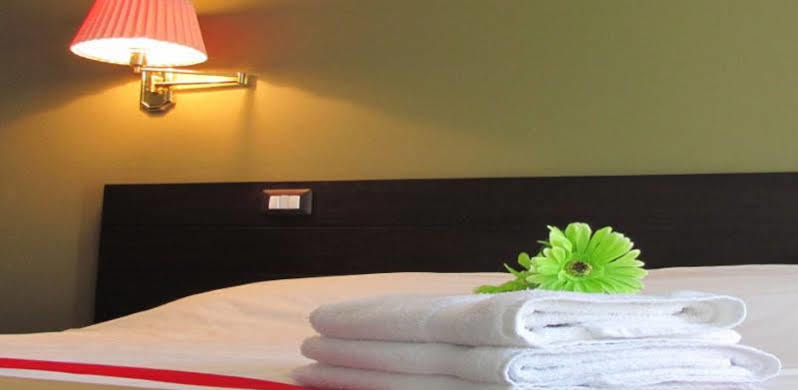 Hotel Ramada Inn San Salvador Buitenkant foto